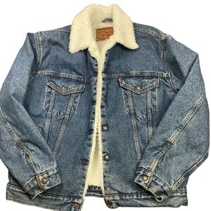 Vintage Levi’s Sherpa lined denim 90s trucker jacket USA made SZ Medium